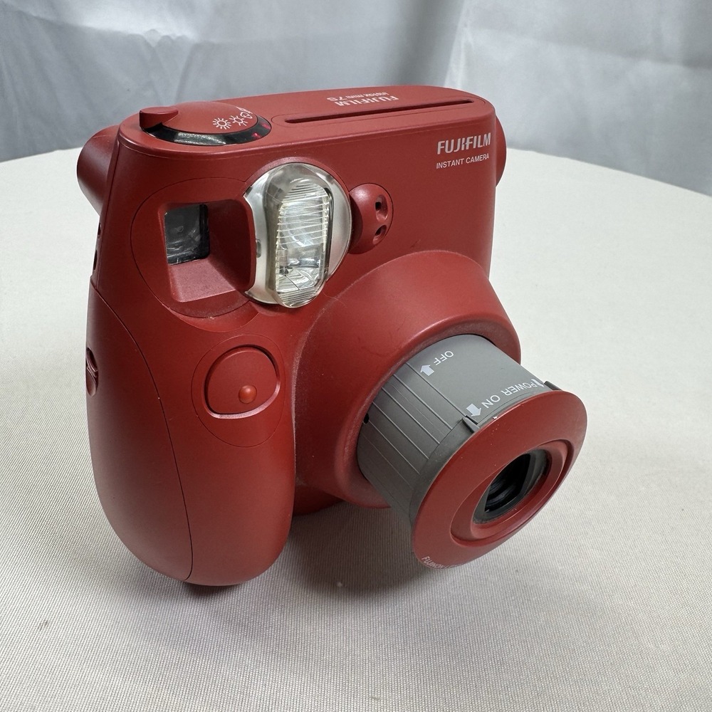Fujifilm Instax Mini Instant Camera (RED) Untested‎ But Powers On